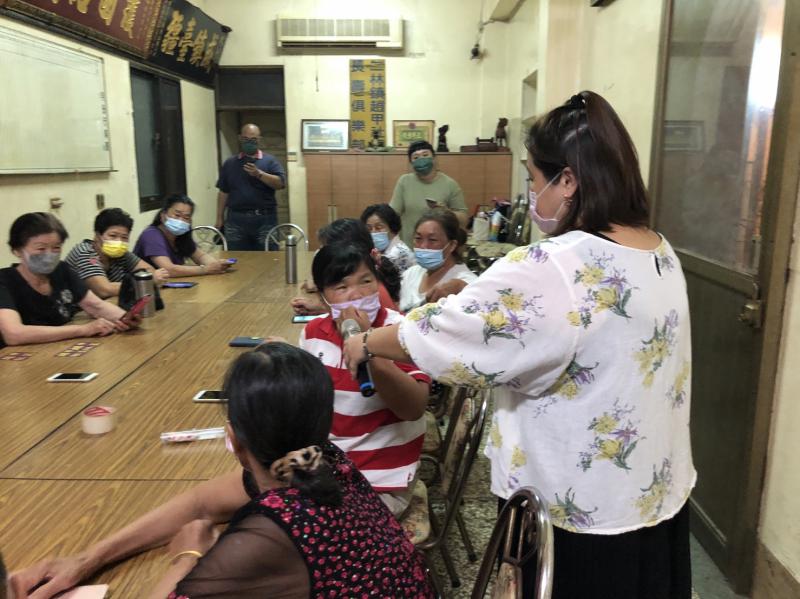 每位長輩說出自己在手機應用上遇到的問題,請講師下一次上課為學員們解惑。