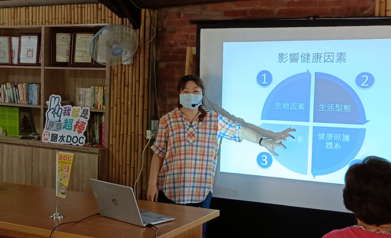 鹽水DOC邀請到柳營奇美醫院護理師-黃莉文老師來教大家增加保健相關知識及使用網路平台進行醫院網路掛號
