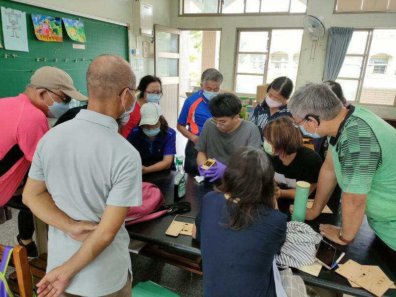 大家專注的聽講師操作每個步驟