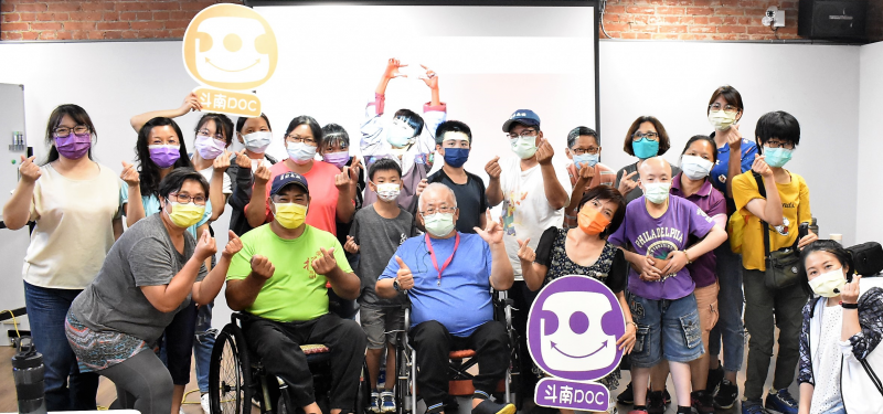 學員們與講師開心合照