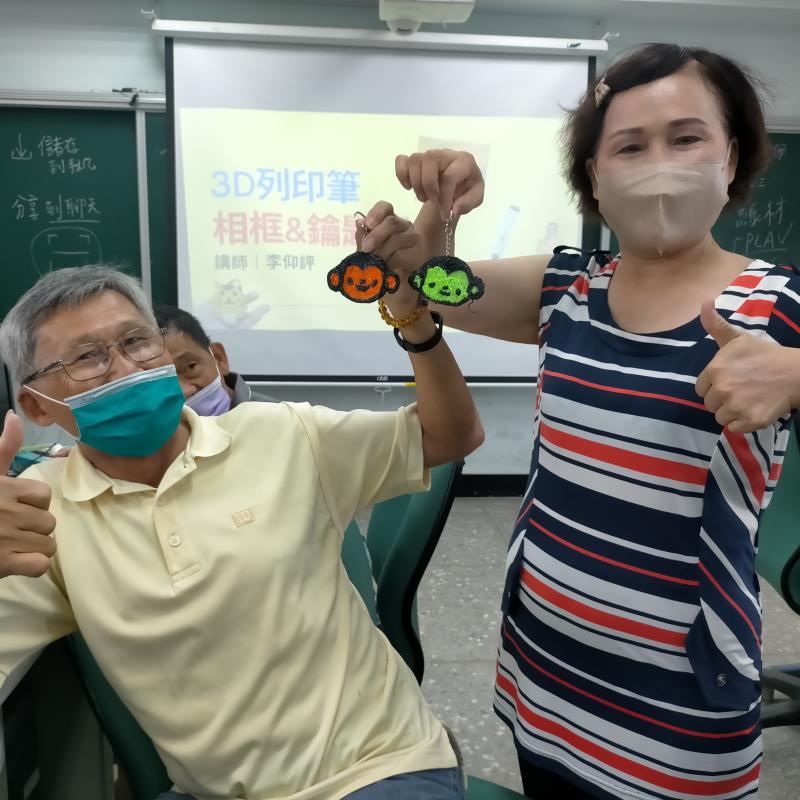 認真上課的學員們