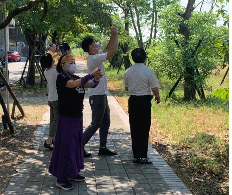 到戶外練習拍攝風景與花草