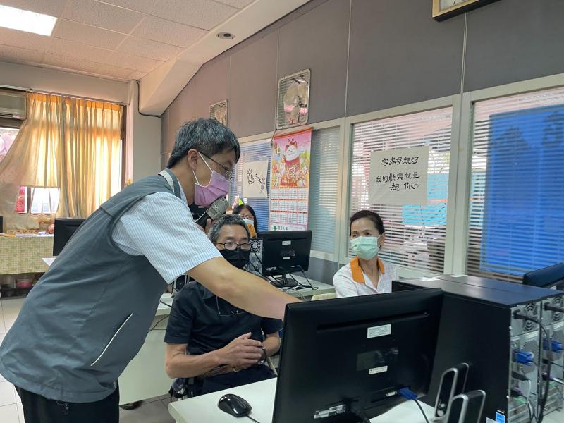 yout.com音樂編輯軟體,將影片mv檔案轉換成mp3格式後，下載至電腦資料匣後,轉傳至scratch官網新增音效.學員學習童年遊戲"打彈珠”