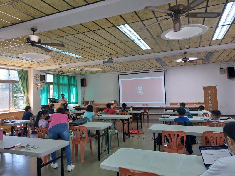 老師講解microbit的原理及應用層面