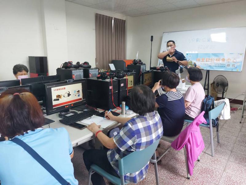 峻維老師講解VR的原理及與AR的異同之處