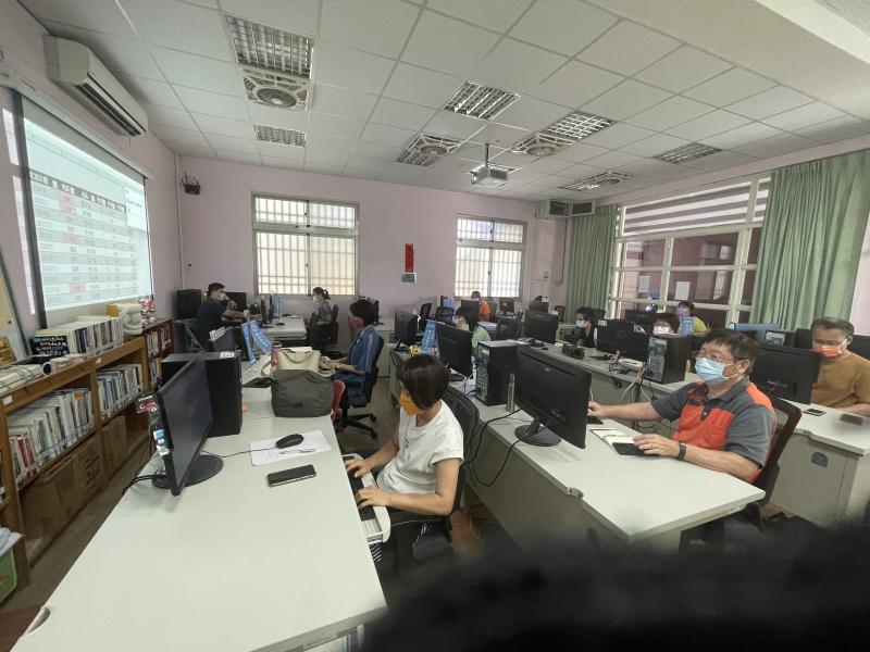 講師介紹課程中