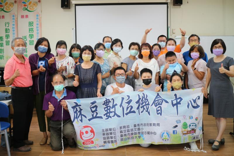 課程結束,學員和老師合照