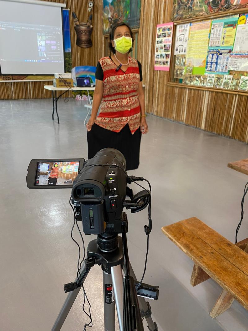 學員族語介紹有故事的衣服