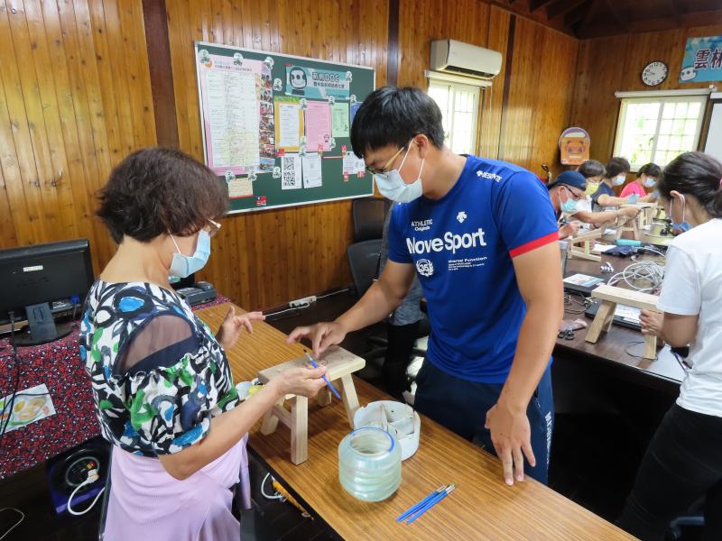 再塗上顏色就是自己專屬的作品。