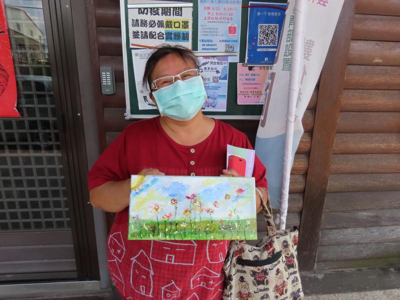 在木質物品烙上自己喜歡的圖案或是文字。