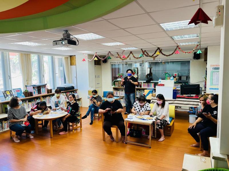 講師解說像素圖檔如何應用在十字繡洞洞版上