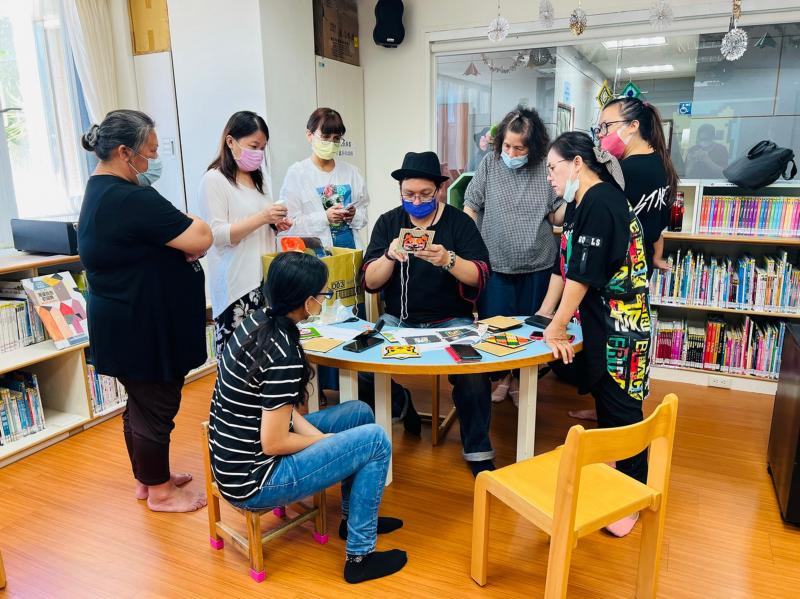 講師與學員上課畫面