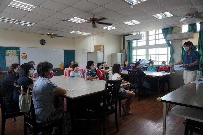 專心聆聽講師講課