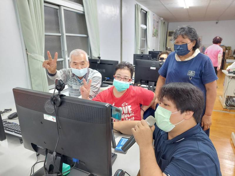 學員們課餘間發問