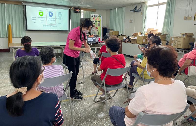 小英老師 (歐陽慧英 老師) 細心的APP操作教學