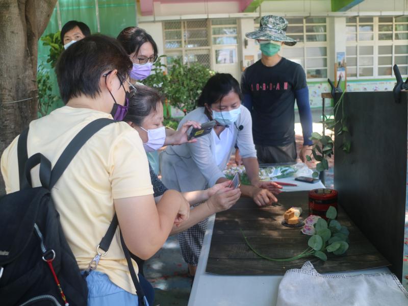 老師說自然光太陽光拍攝起來最讚,要不怕晒喔!