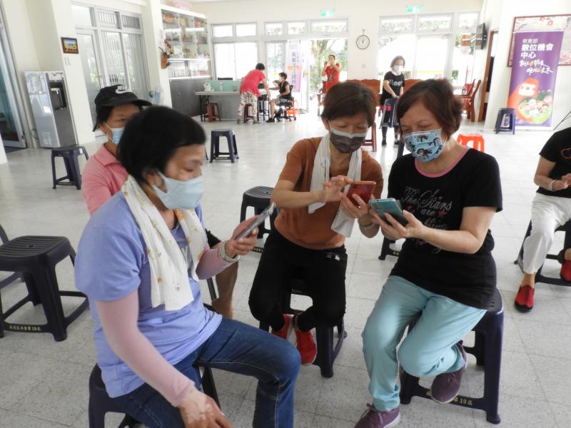 美位阿嬤都喜歡拍照