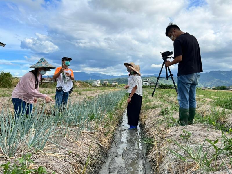 戶外拍攝雖然很美但很容易收到太多背景音。