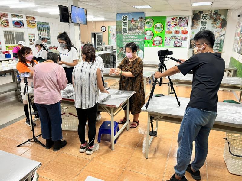 拍攝DIY時，要把重點放在手部製作及老師講解。