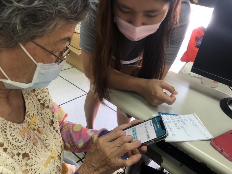 學員自行操作健保快易通APP