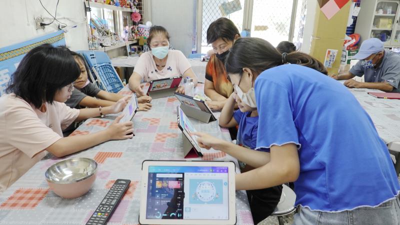 選擇一張卡片範本-再將喜歡的人名字輸入進去