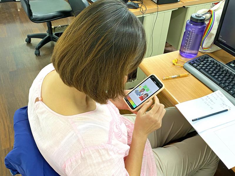 學員發揮創意，使用手機設計自己專屬的LINE貼圖