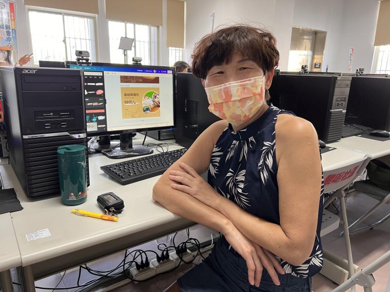 學員_郭姐手作麵包，學習製作自家的產品型錄。