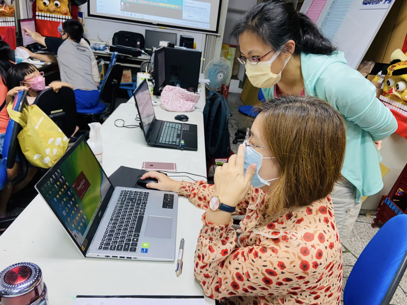 講師指導學員簡報的排版與設計