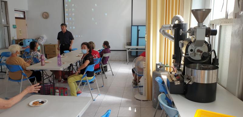 上課之前，先分享一下喝咖啡的心得，也讓大家明白，烘焙咖啡的精神，用敬畏心來烘焙的咖啡，一定非常好喝，因為是用心獲得的。