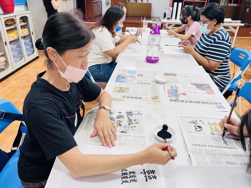 雕刻滿滿媽媽的愛，製作新婚禮物送給女兒