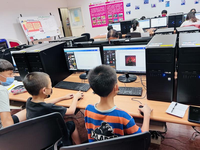 暑假旅行的學員，將七美的旅行過程創造出來