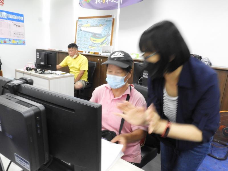 學員很認真做筆記