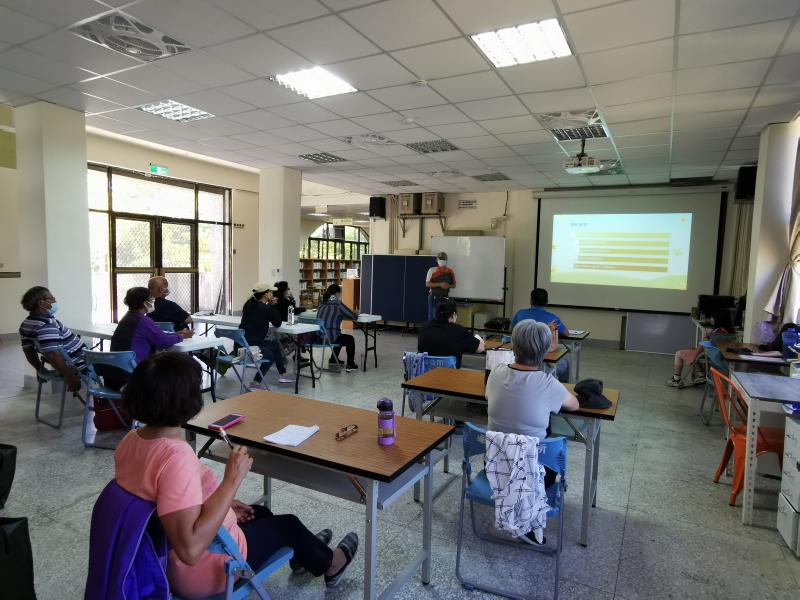 講師先上一些基礎簡報