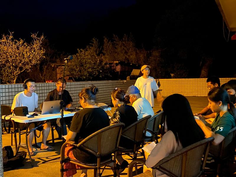 以《泰雅古訓》重新編曲為例，從歌曲採集、編曲、和聲編寫以及錄音等步驟來一一介紹。