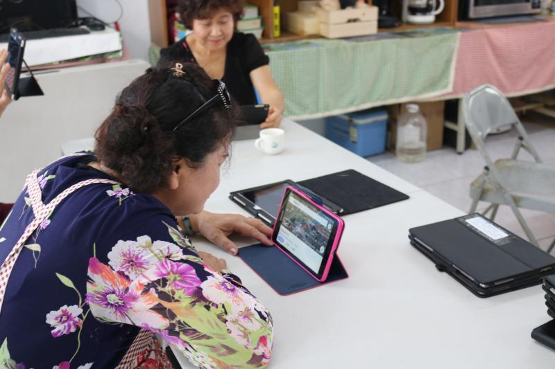 看看日本鐵塔和上網之後可以運用的方式與資源。