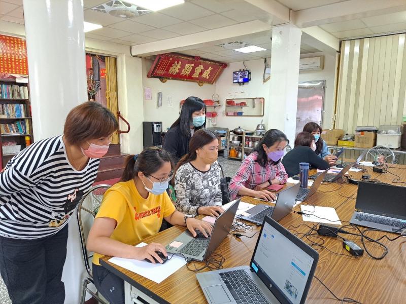 學員互相學習使用線上視訊