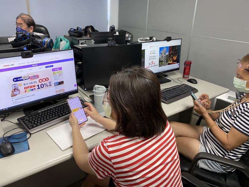 學員實際操作練習。