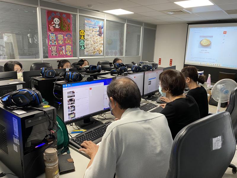 練習操作如何撰寫圖文食譜、擔任食譜創作者。