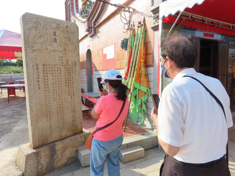 輪流拍攝照片。