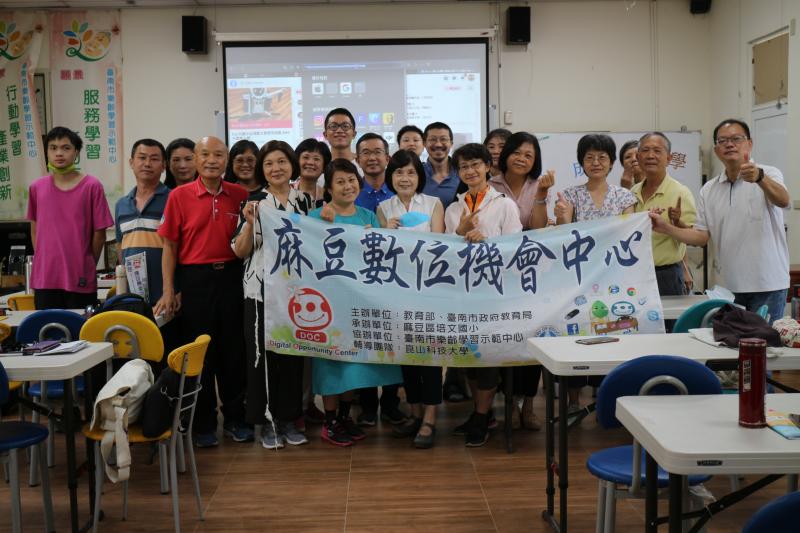 課程結束,學員和老師合照