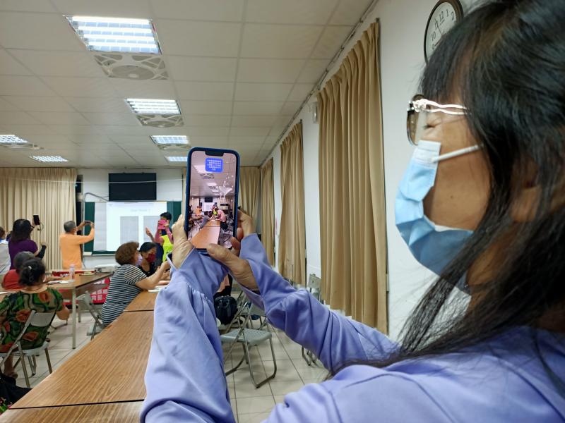 利用APP體驗虛擬實境