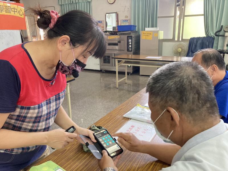 教導學員下載安裝whocall  APP 