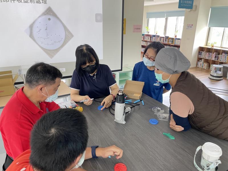 講師教學示範中