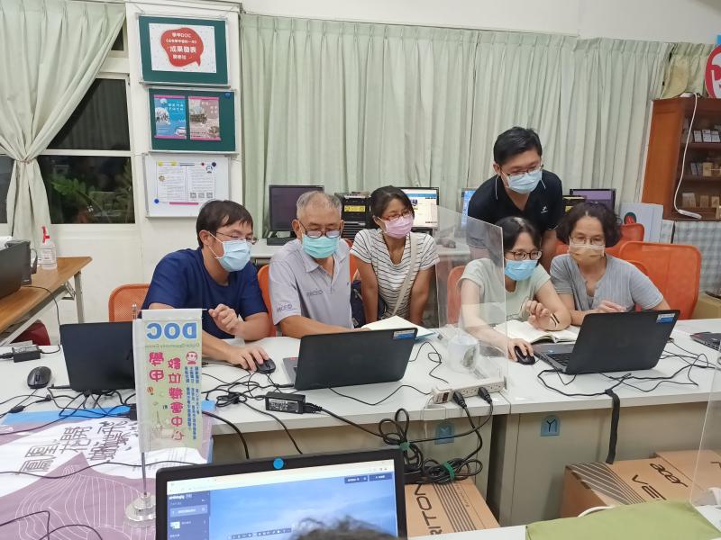 買寶組負責整理在地的伴手禮