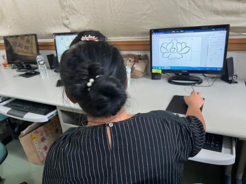 學員練習雷雕作品排版操作