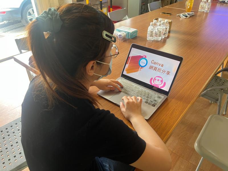 圖文行銷設計線上課程講師照片