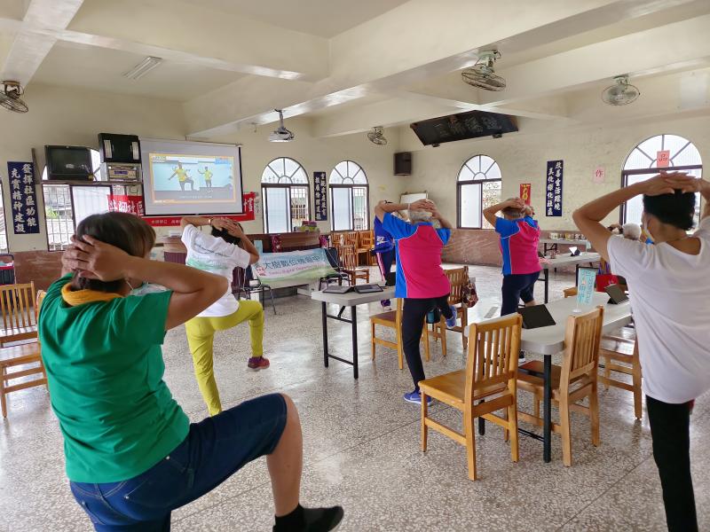 跟著YouTube影片一起動一動