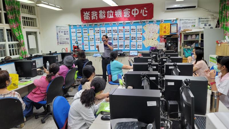 老師介紹熱轉印實體操作細節。