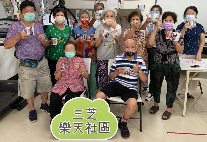 每位長者手上的留聲杯都他們的長長故事