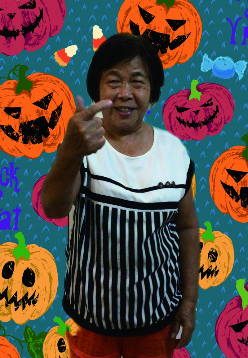 社區長者使用照相AP軟體自拍完成之作品